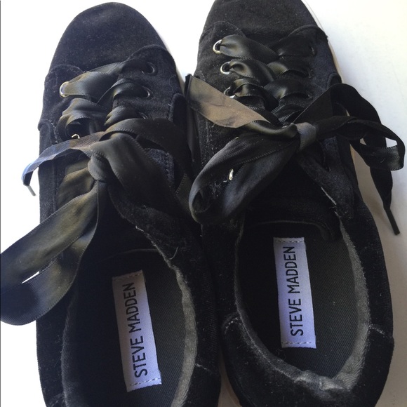 Steve Madden - “Bertie-V” Black Platform Sneaker - Picture 7 of 8